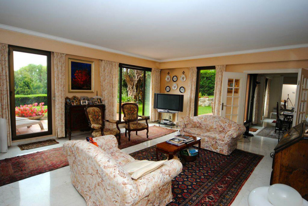 SPACIEUX APPARTEMENT DANS UNE RÉSIDENCE PRESTIGIEUSE TRÈS PROCHE DE MONACO - RFC31020117AV