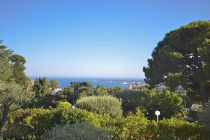 apartment for sale in Cannes in a small residence
