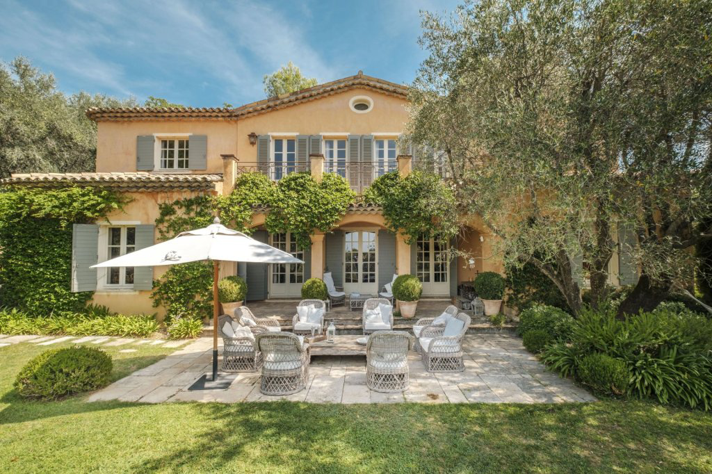 Bastide provençale de 600 m2 sur un terrain de 1,6 hectares - RFC48080923VV