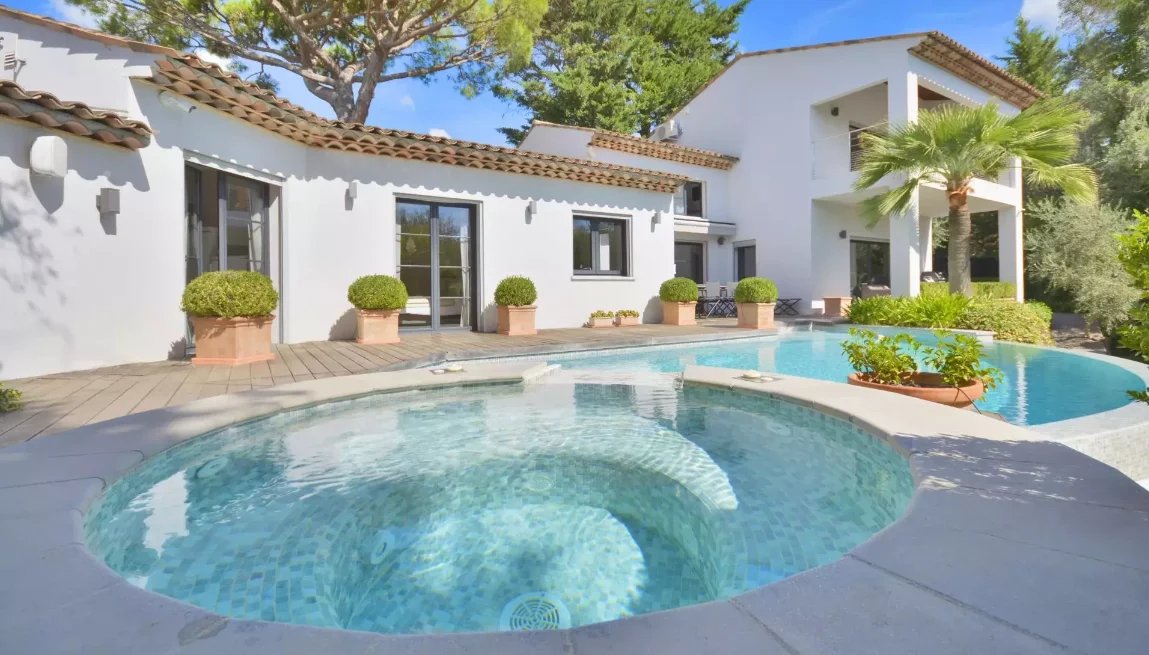 Villa rénovée 281 m2 avec piscine - RFC50321224VV