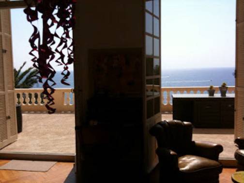 Villa à vendre avec vue panoramique sur la mer à Cap d'Ail pour la rénovation